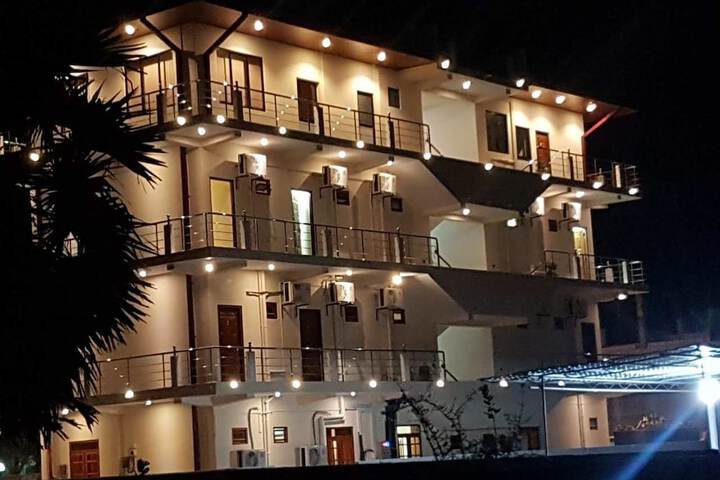 Luxury Everest Hotel