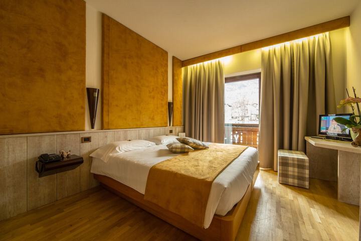 Room 10 of 34