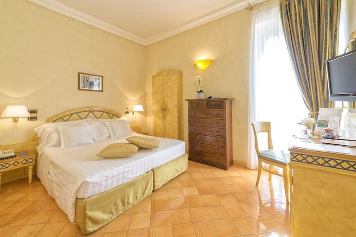 Room 7 of 94