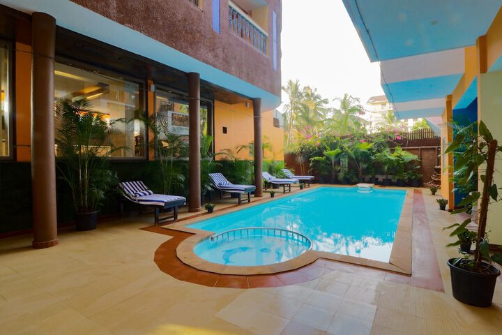 Hotel Pool