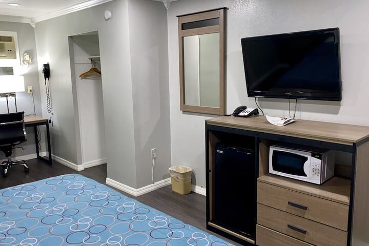 Room 33 of 35