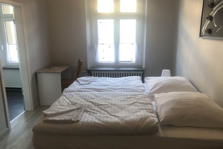 Room 8 of 40