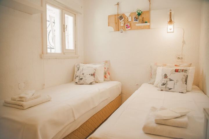 Room 8 of 21