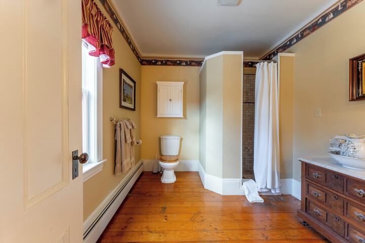 Room 215 of 268