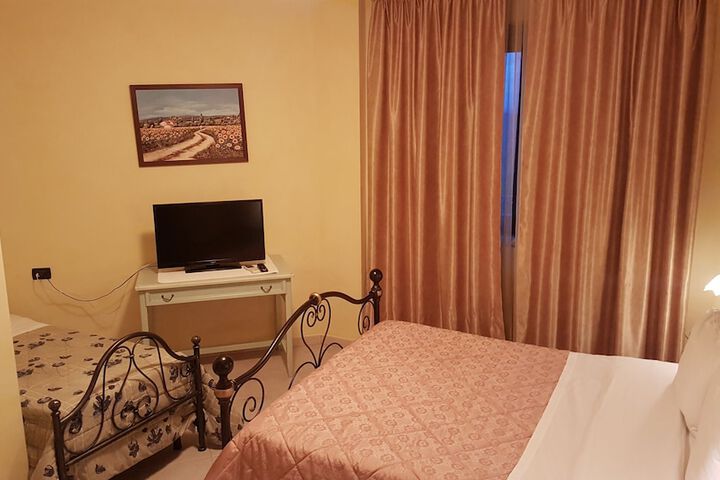 Room 7 of 44