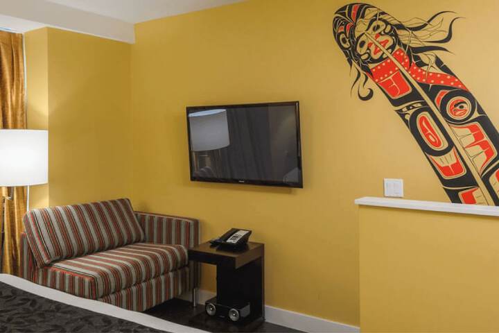 Room 13 of 108