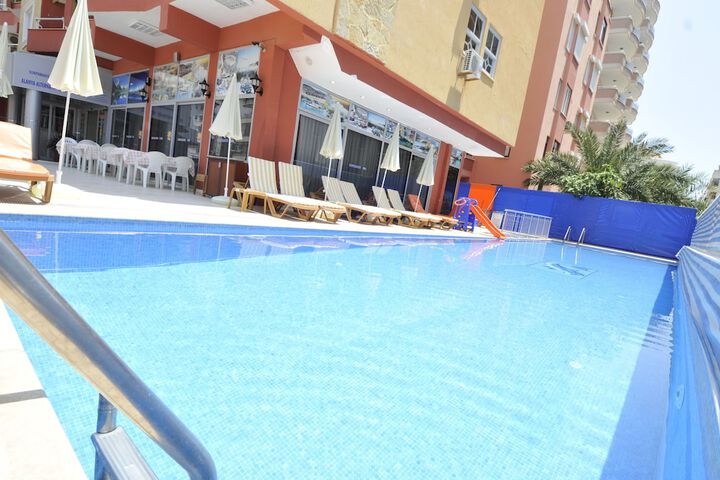 Pool 10 of 25