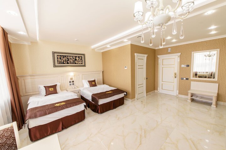 Room 15 of 102