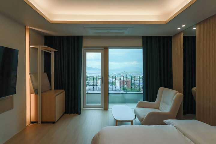 Room 63 of 80