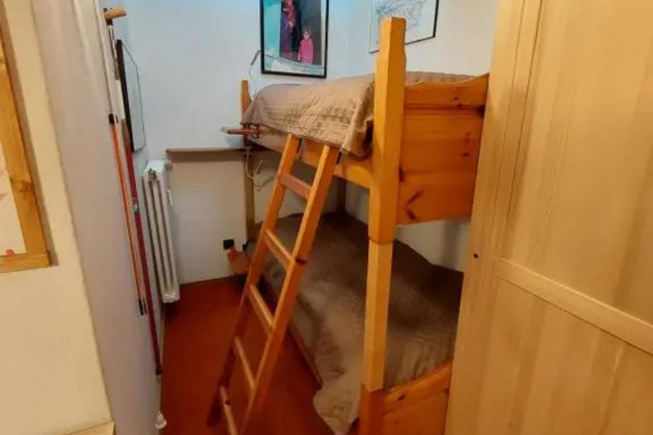 Room 2 of 8