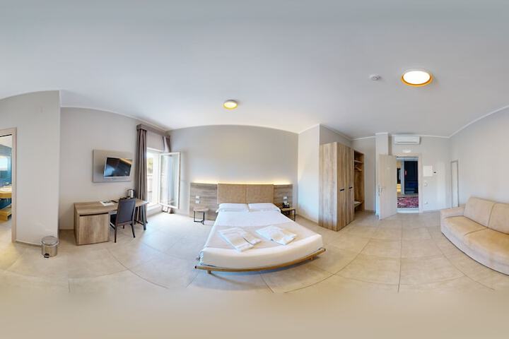 Room 13 of 39