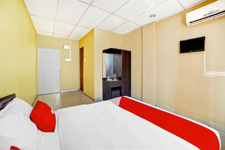 Room 6 of 18
