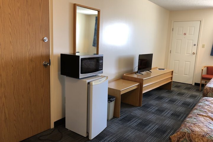 Room 4 of 28