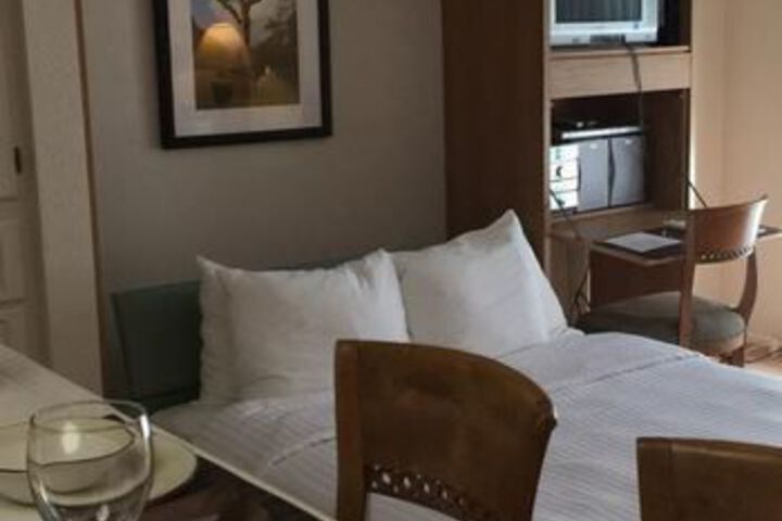 Room 8 of 13