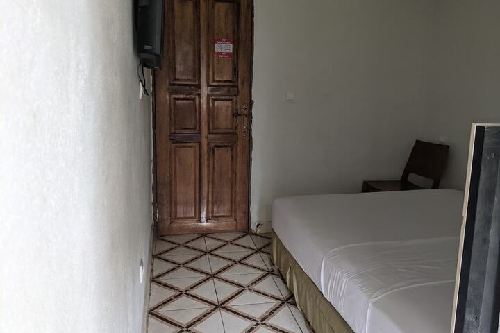 Room 13 of 36