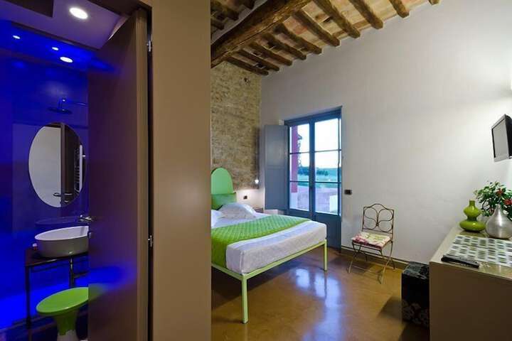 Room 10 of 48