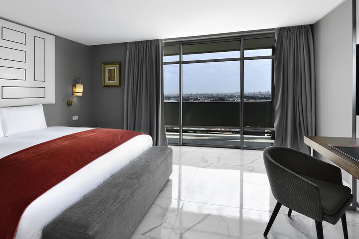 Room 28 of 175