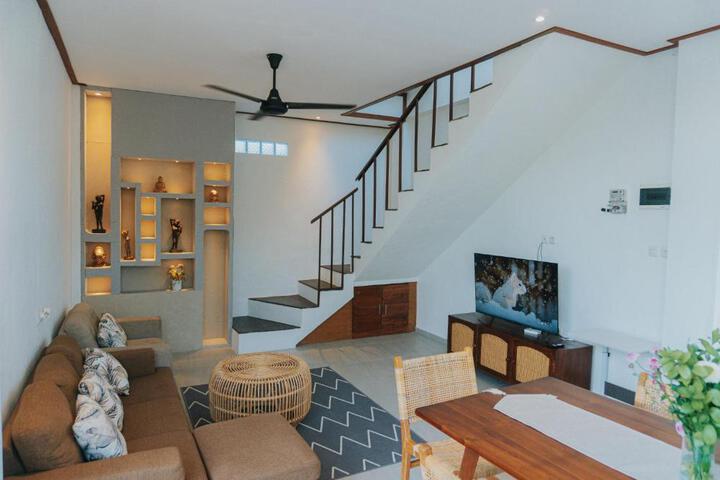 Lounge 9 of 23