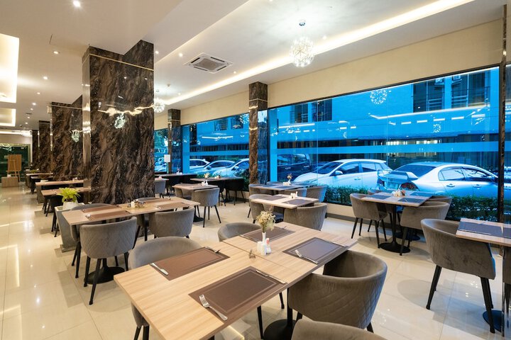 Dining 92 of 124