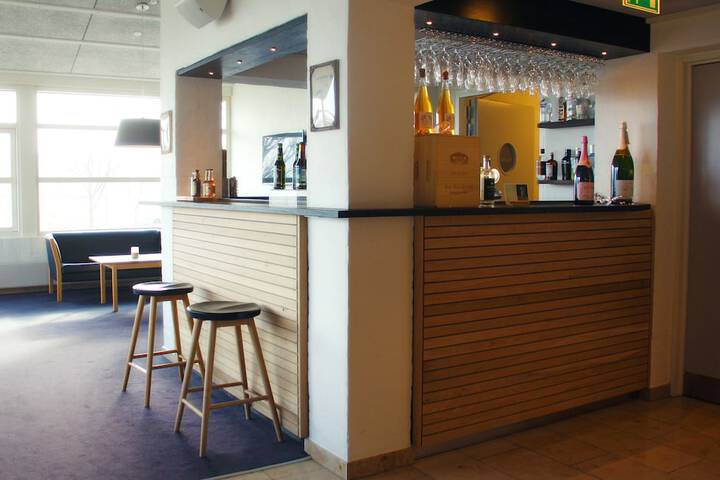 Lounge 18 of 27