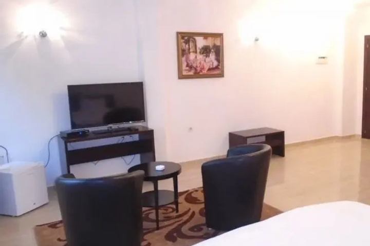 Room 5 of 11