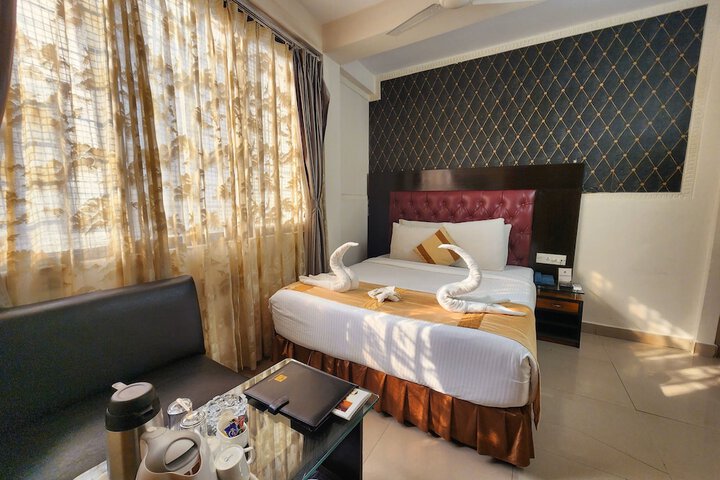 Room 8 of 48