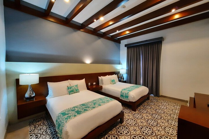 Room 15 of 103