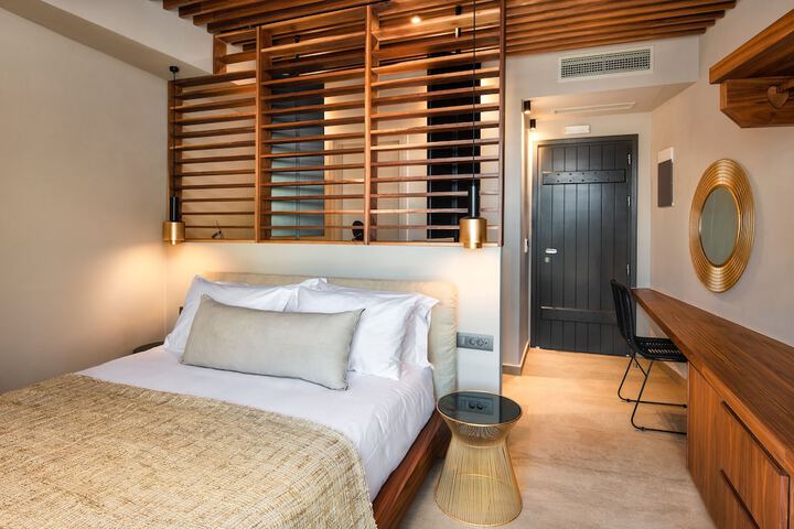Room 4 of 37