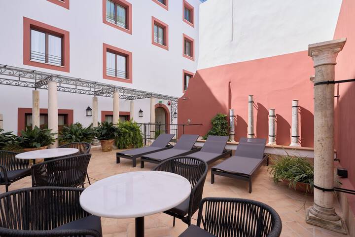 Hotel Exterior 65 of 72