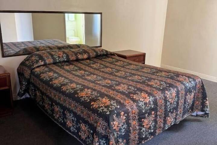Room 2 of 10
