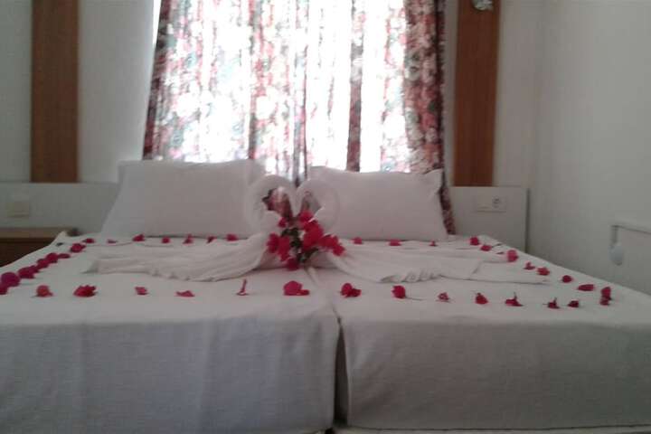 Room 9 of 34