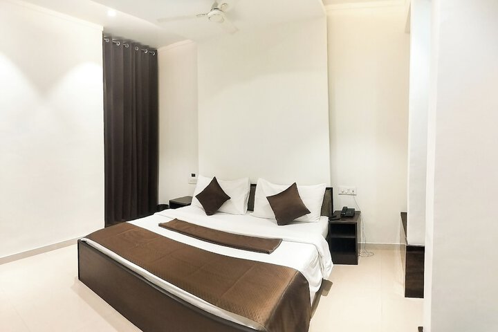 Room 12 of 18