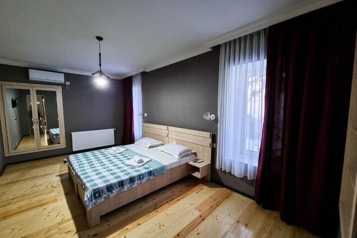 Room 6 of 23