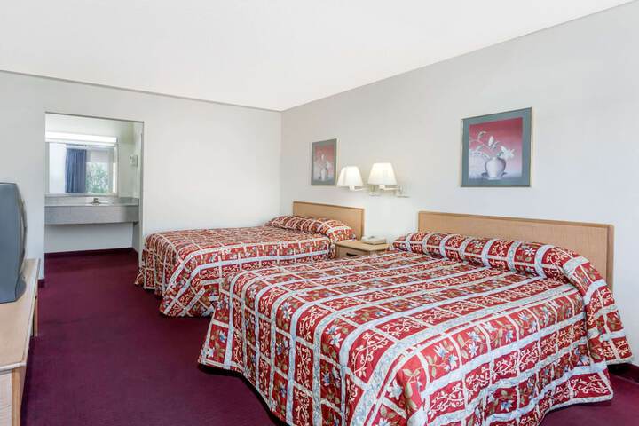 2 Double Beds (8 of 10)