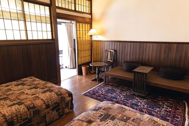 Room 11 of 48