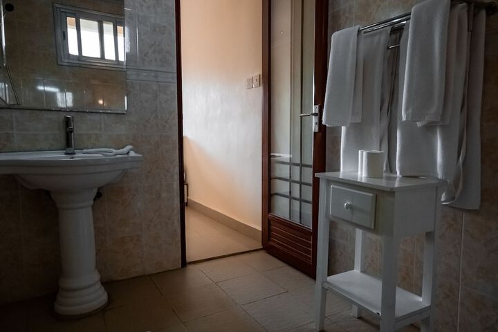 Room 52 of 100