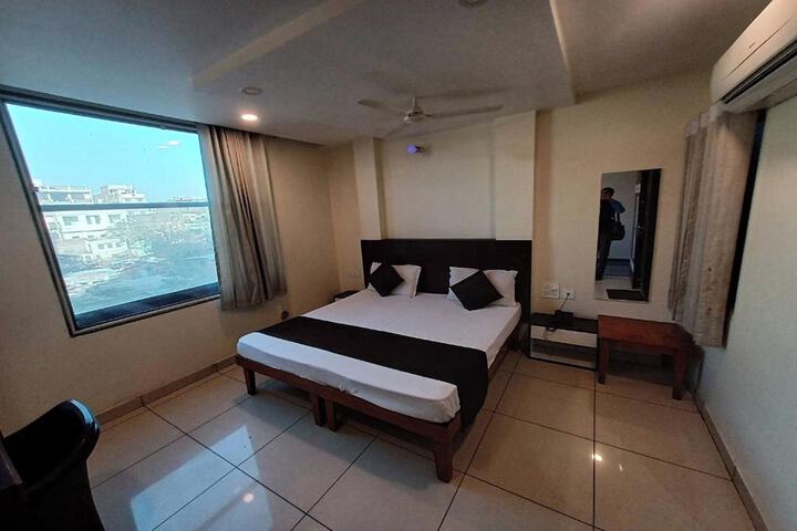 Room 15 of 25