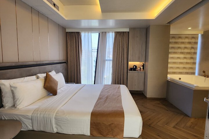Room 12 of 139