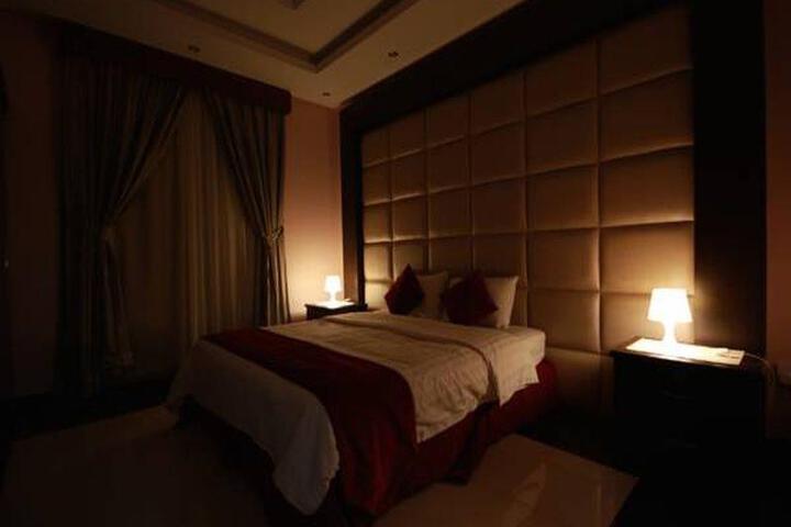 Room 2 of 6