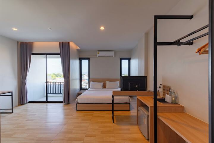 Room 8 of 32