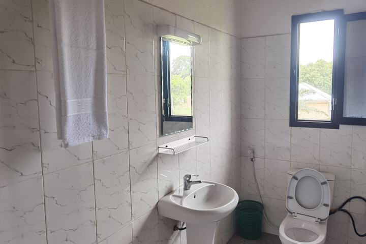 Room 6 of 12