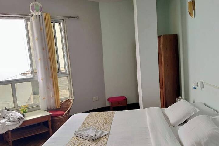 Room 4 of 6