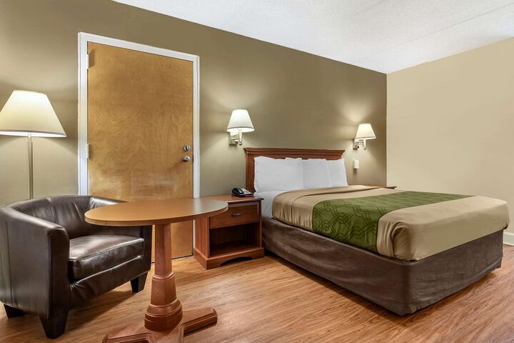 1 Queen Bed (15 of 22)