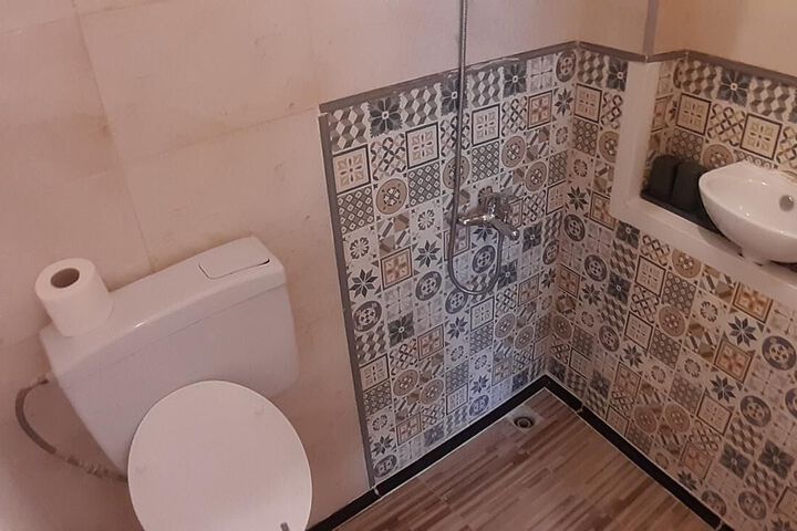 Room 8 of 86