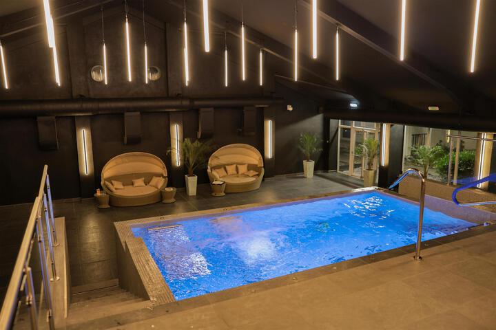 Pool 170 of 180