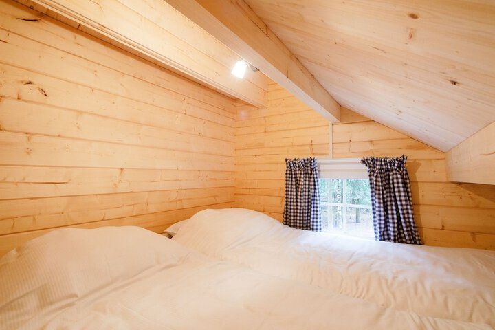 Room 10 of 27