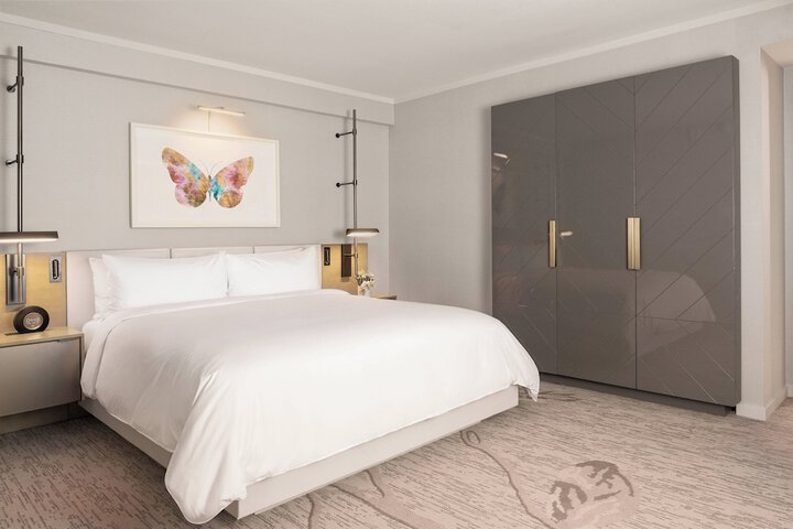 Room 10 of 122
