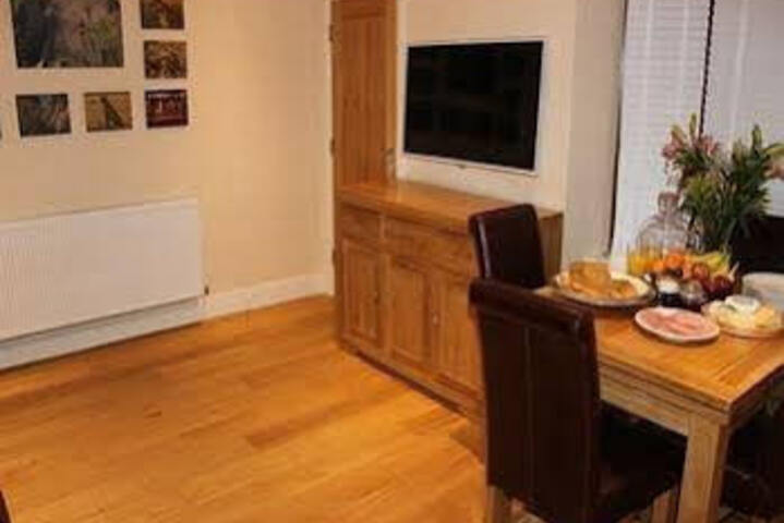 Room 2 of 6
