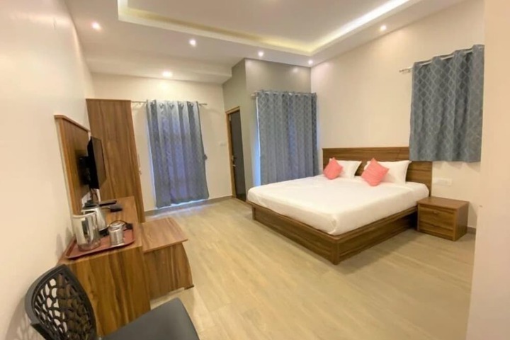 Room 6 of 14