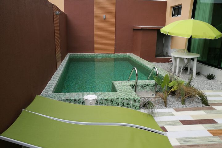 Pool 9 of 13